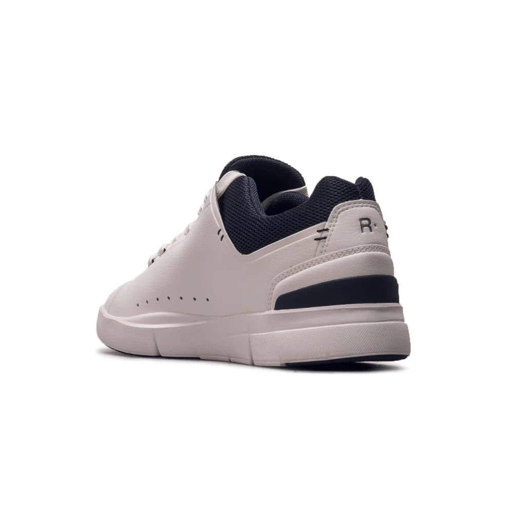 ON The Roger Advantage 4899457 / weiss