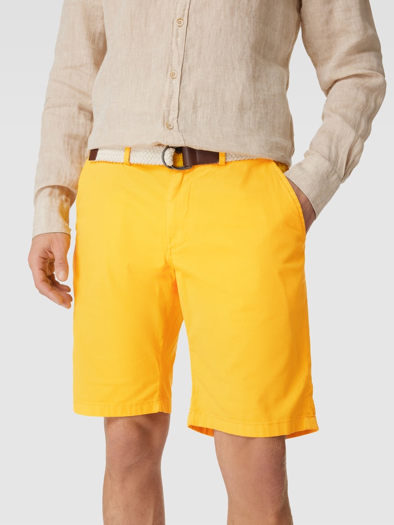 Bermudas mit französischen Eingrifftaschen in dunkelgelb