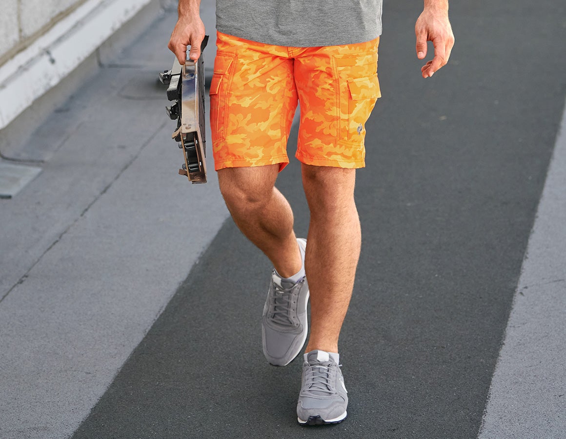 e.s. Short color camo