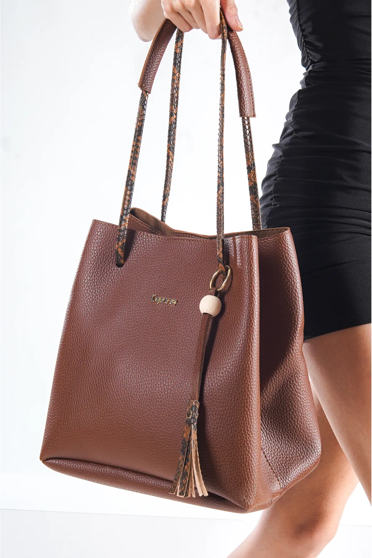 Capone Outfitters  Capone Merida Tan Damen-Umhängetasche