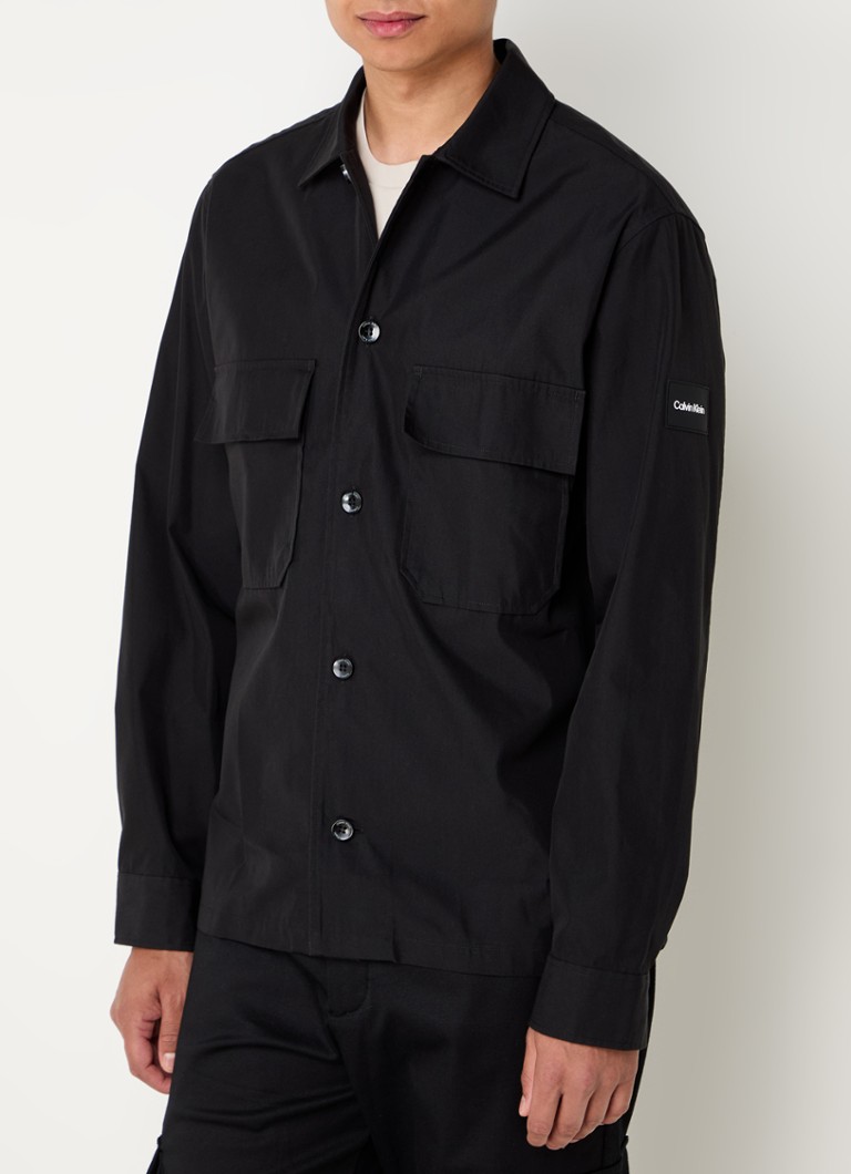 Camicia-giacca Calvin Klein dalla vestibilità classica con tasche sul petto.