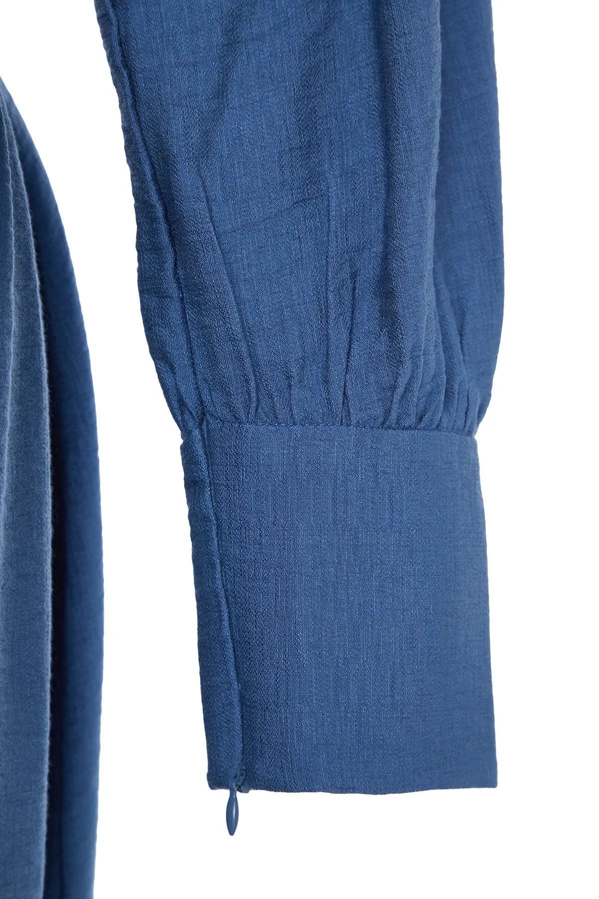 Trendyol Modest  Indigofarbenes, gewebtes Kleid in Leinenoptik mit breitem Gürtel, Reißverschluss und Bündchen TCTSS23EB00219