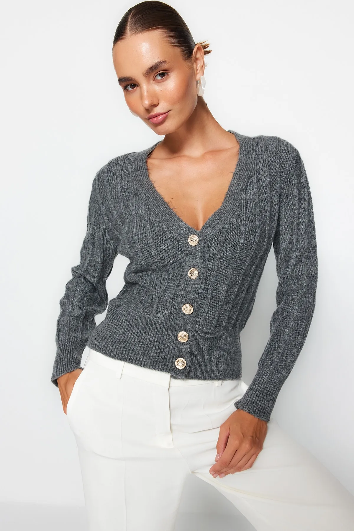 Trendyol Collection  Grauer, weich strukturierter Strick-Cardigan TWOAW24HI00152