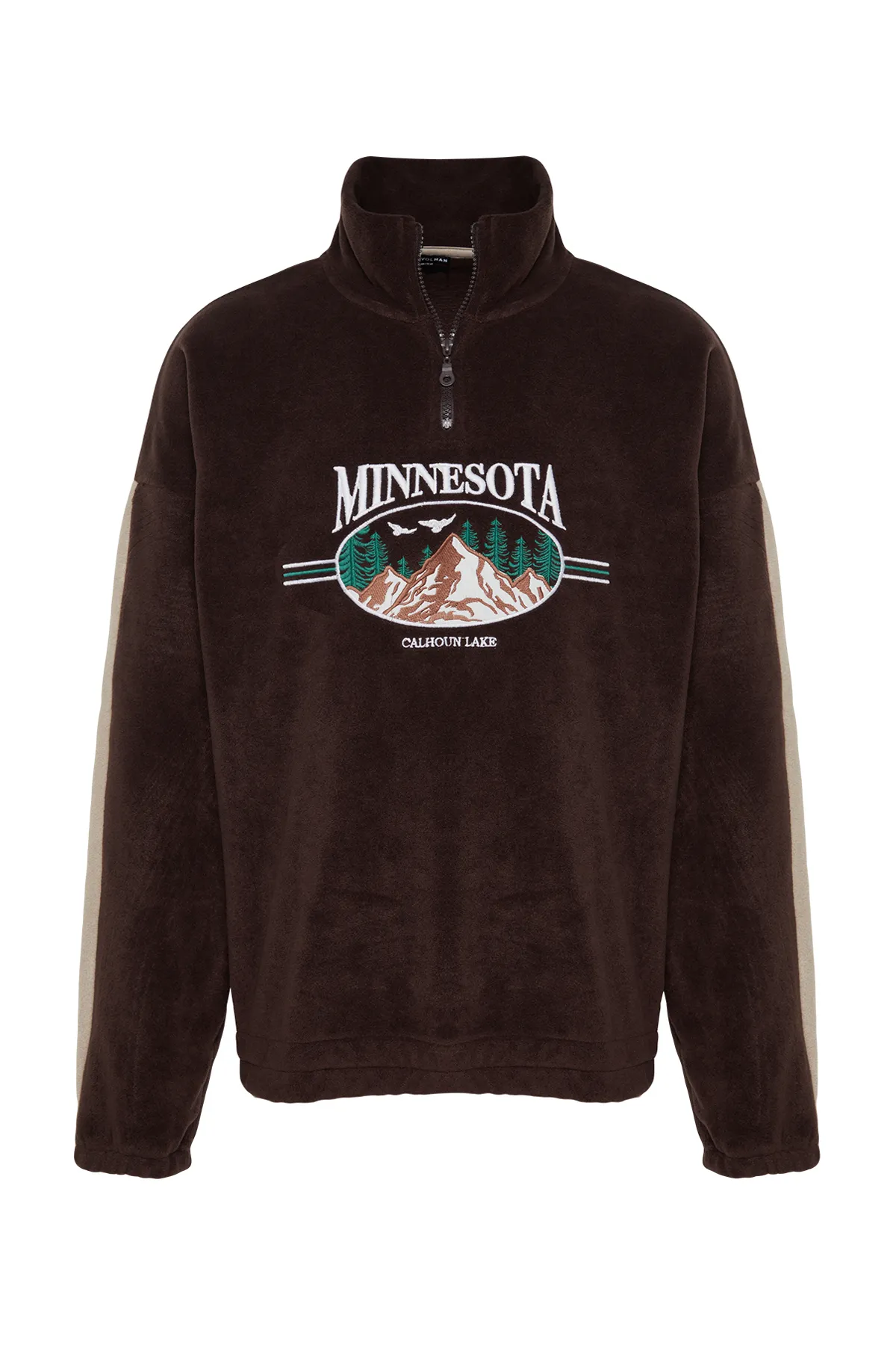 Trendyol Collection  Braunes Unisex-Sweatshirt aus Fleece mit City-Stickerei in Übergröße/weitem Schnitt und Stehkragen TMNAW24SW00034
