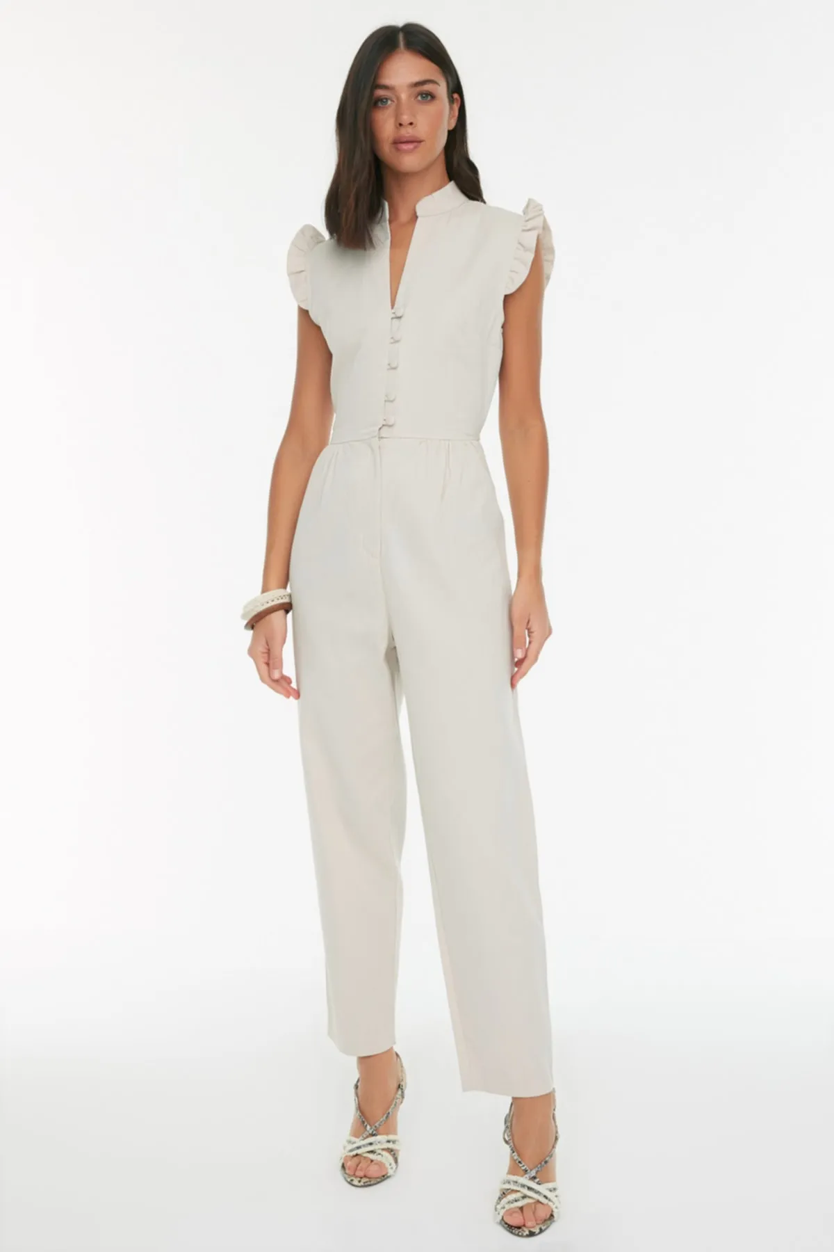 Trendyol Collection  Weißer, gewebter Overall mit Rüschendetails TWOSS22TU0253