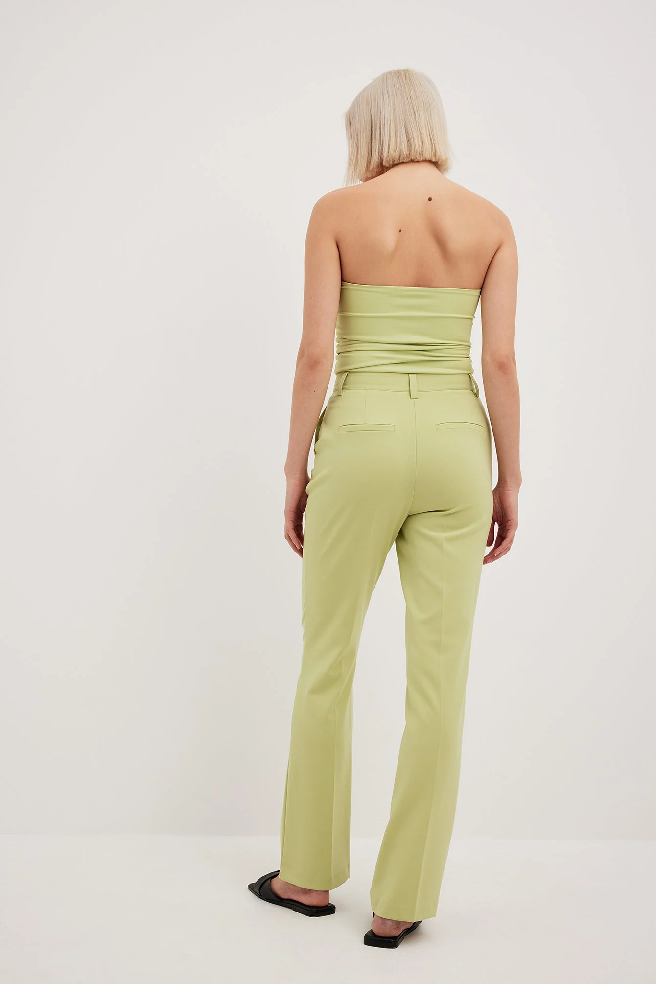 Enganliegende Schlaghose mit hoher Taille