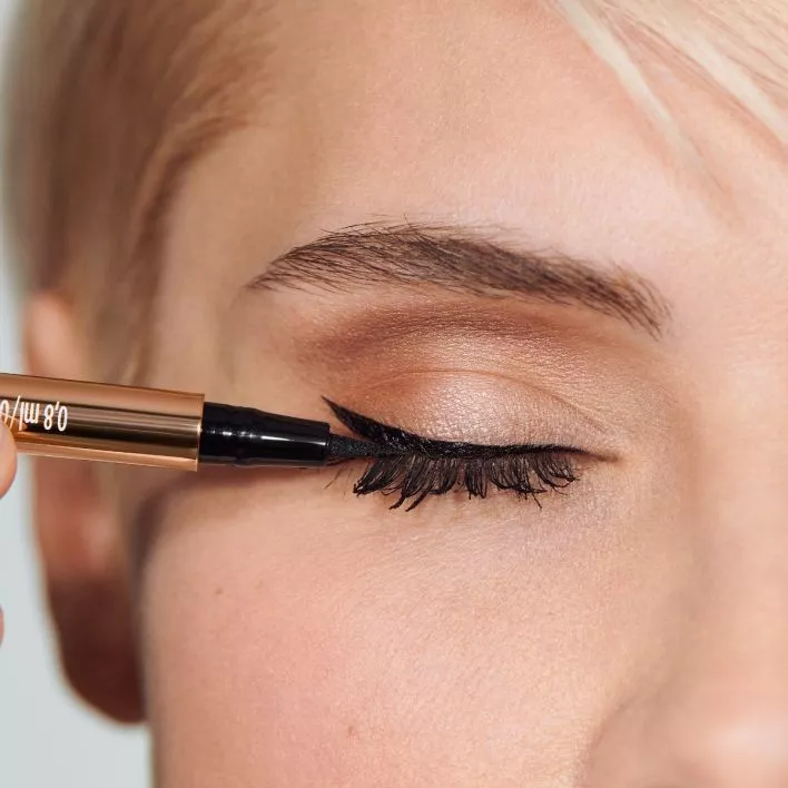 MAGIC FINISH Miracle Eyeliner Pen Black