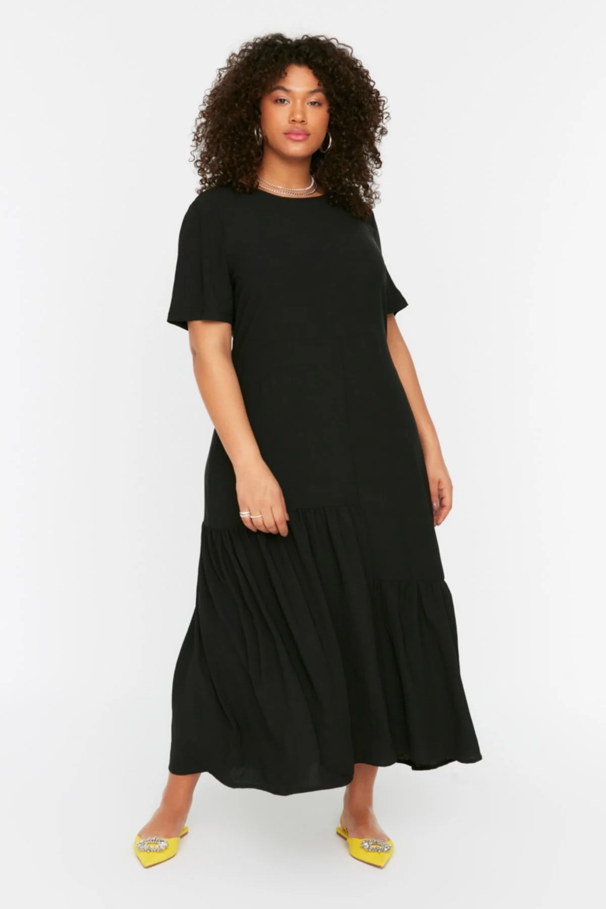 Trendyol Curve  Schwarzes gewebtes Volantkleid TBBSS22EL1595