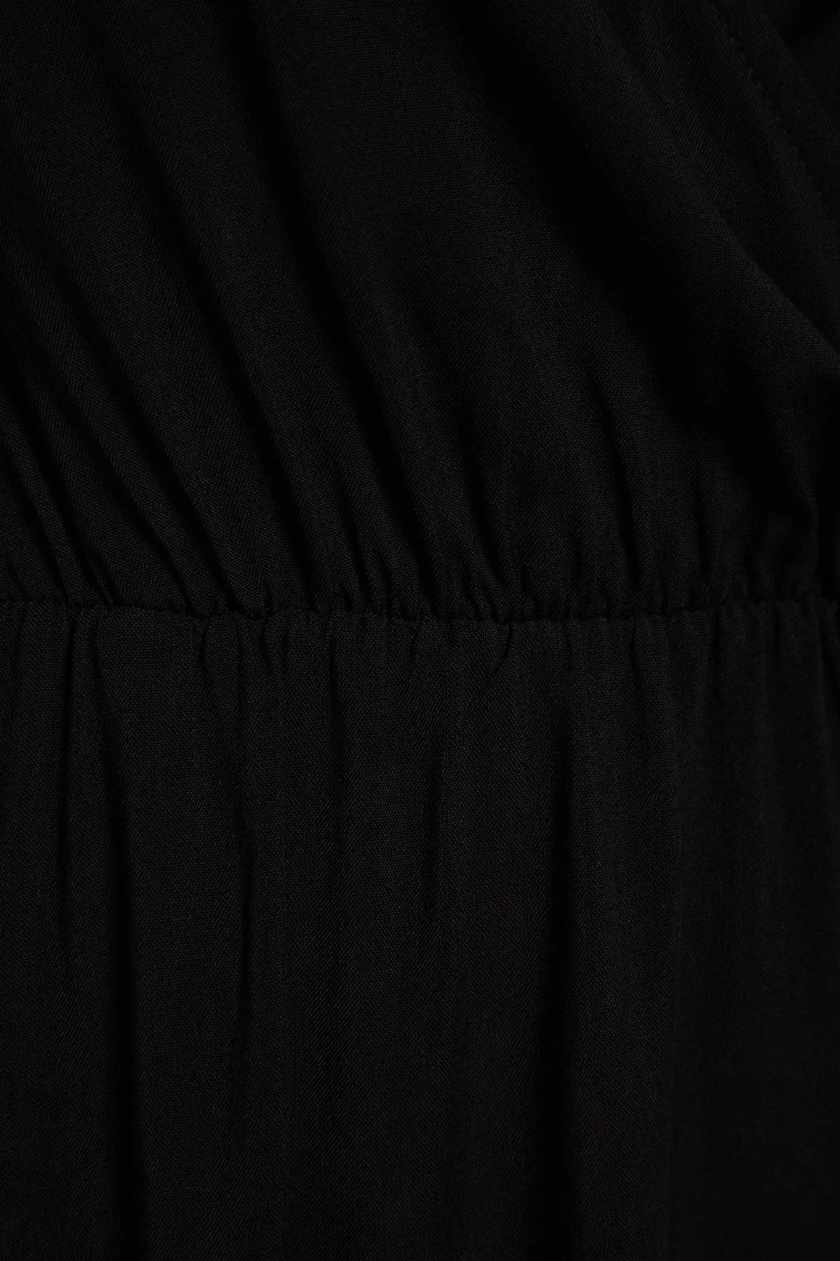 Trendyol Curve  Schwarzes gewebtes zweireihiges Kleid mit Verschluss TBBSS22EL0540