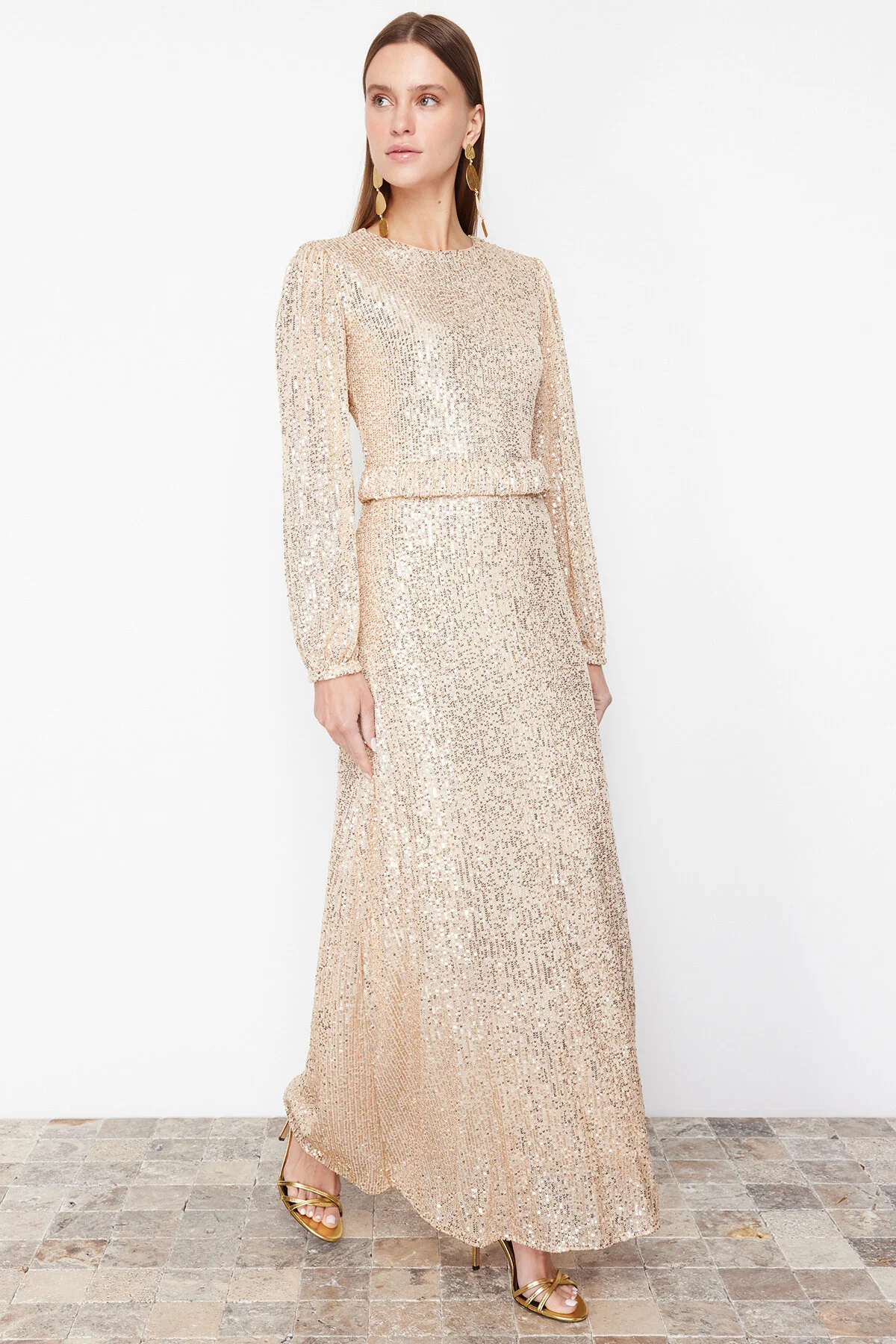 Trendyol Modest  Abendkleid mit Pailletten in Stein TCTSS24DB00048