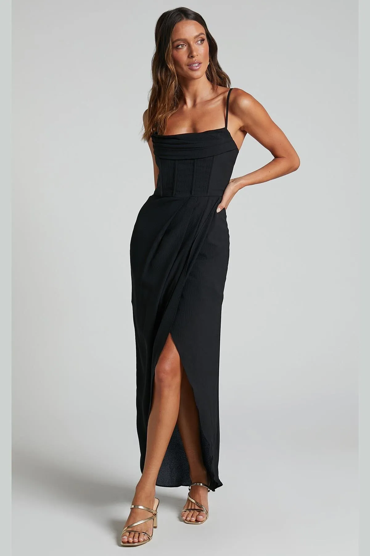 Madmext  Schwarzes Degaje-Kleid mit Kragen und Trägern MG2022