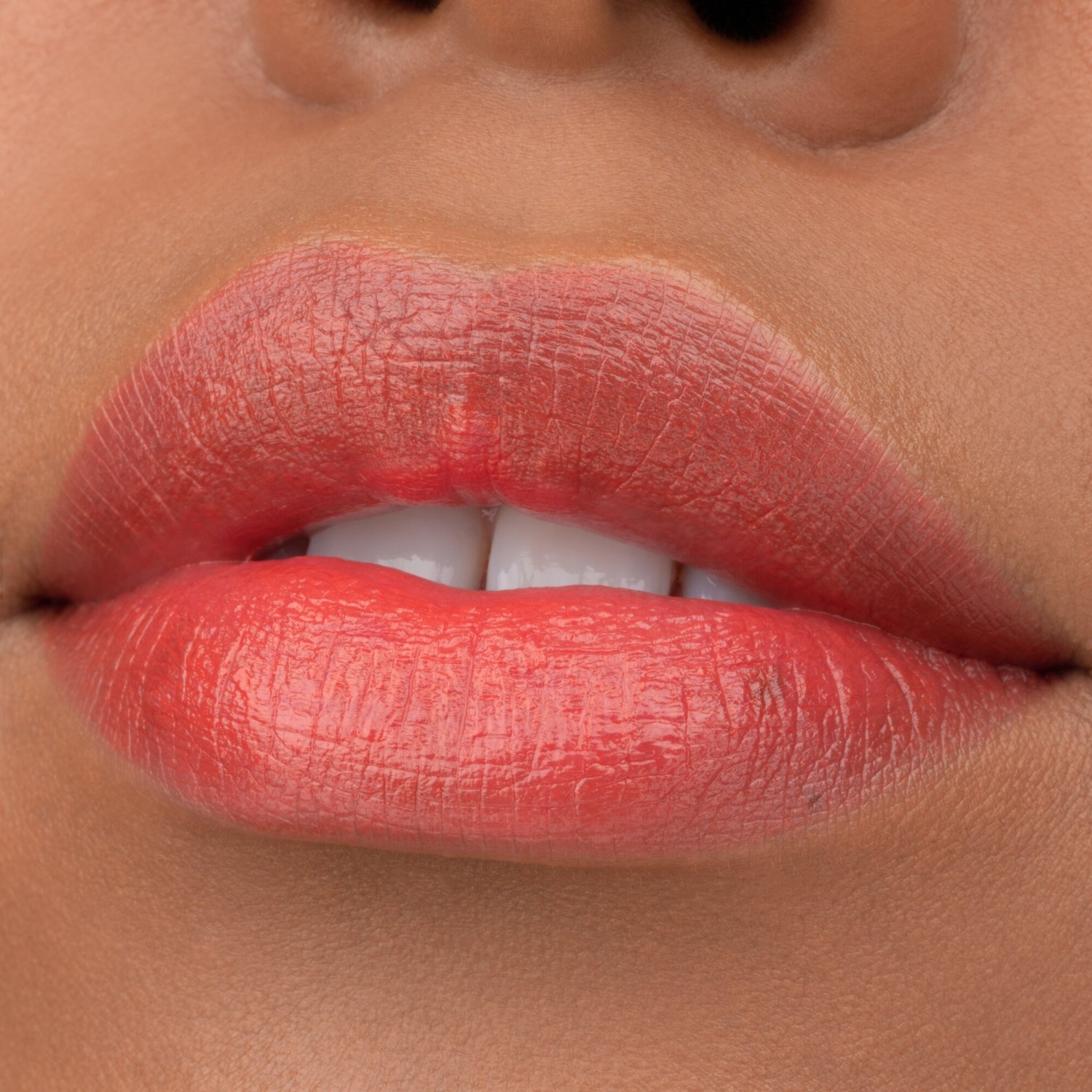 Essence TINTED kiss hidratant