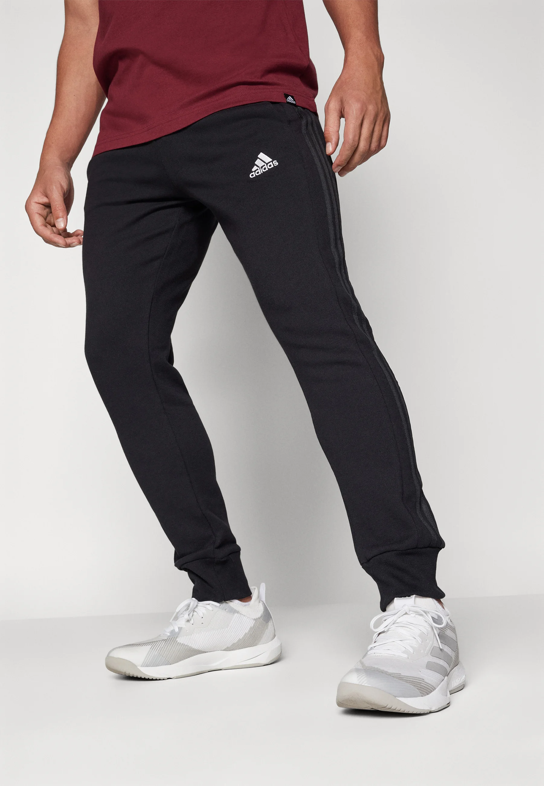 adidas Sportswear ESSENTIALS TAPERED CUFFED 3-STRIPES - Pantalón deportivo