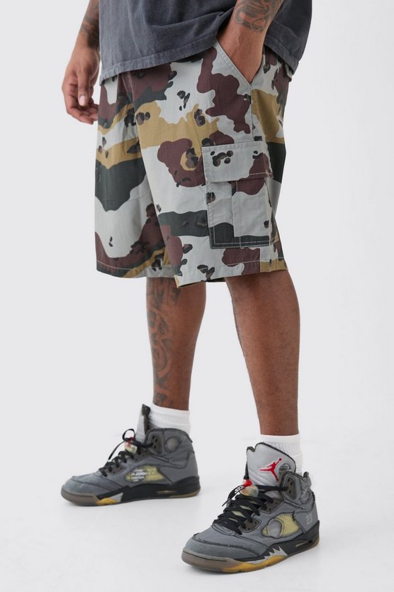 Plus Camouflage Twill Cargo-Shorts
