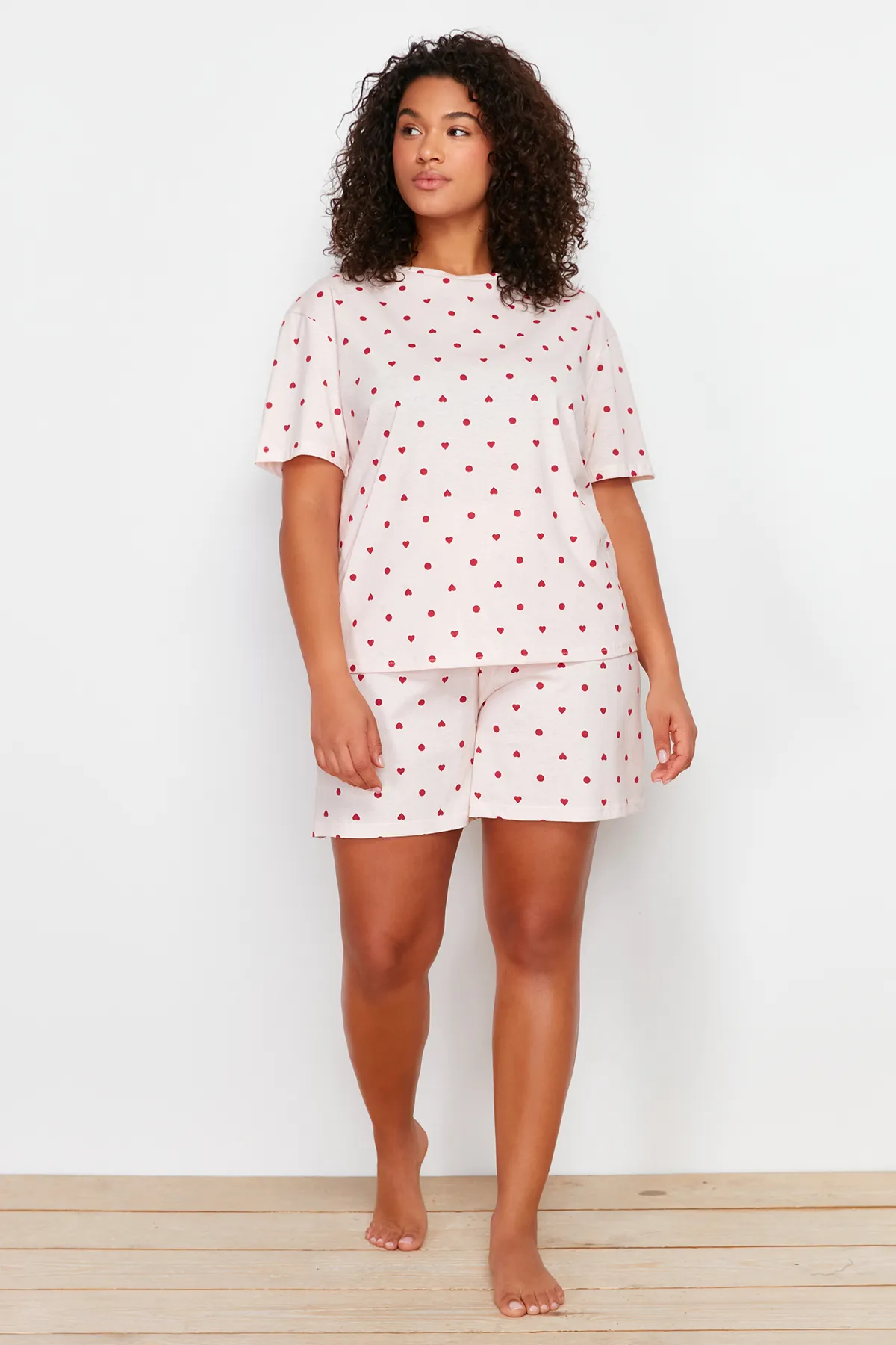 Trendyol Curve  Hellrosa Pyjama-Set aus Strick mit Herzmuster TBBSS24AI00025