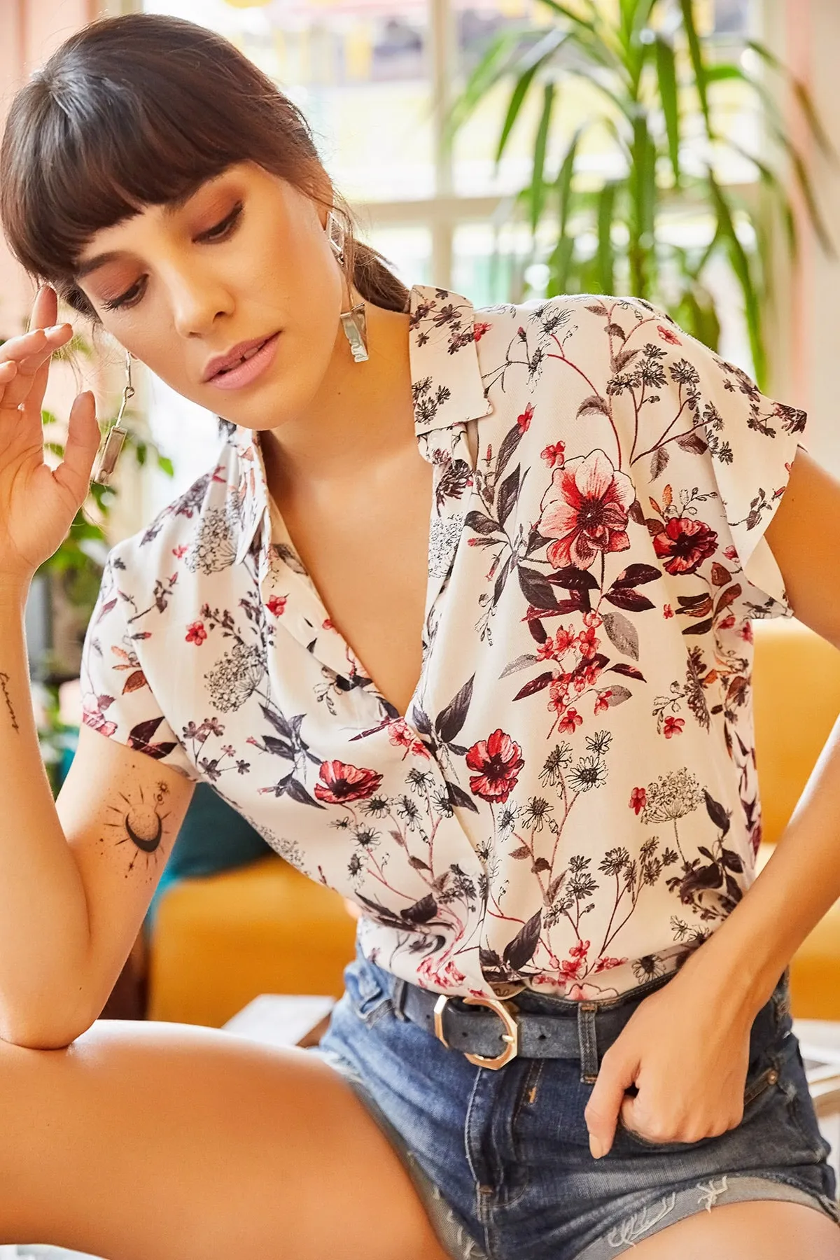 Olalook  Ecrufarbenes Viskose-Hemd mit Fledermausmotiv und Blumenmuster für Damen GML-19000653