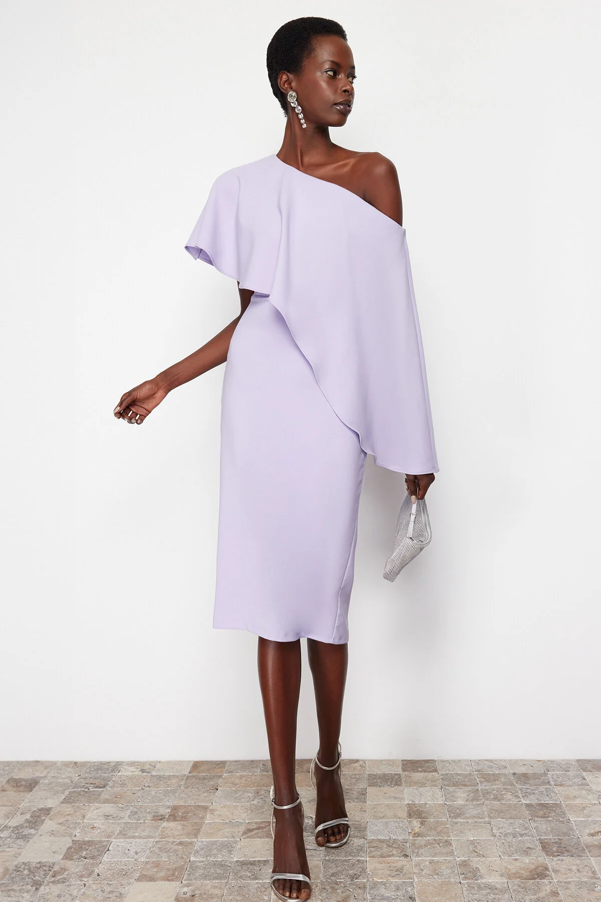 Trendyol Collection  Lilafarbenes, stilvolles Abendkleid mit einem Ärmel