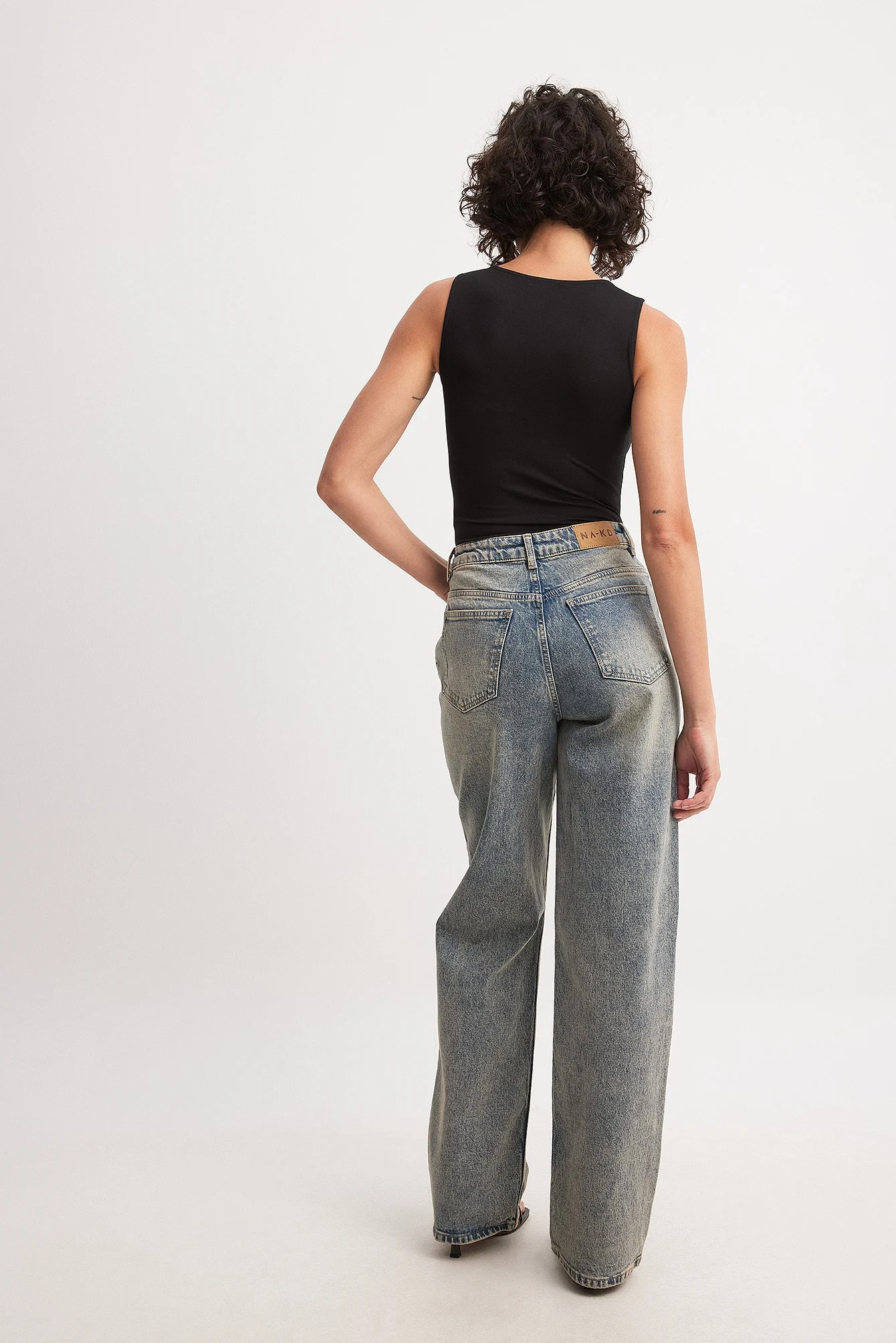 Gerade geschnittene Jeans mit hoher Taille