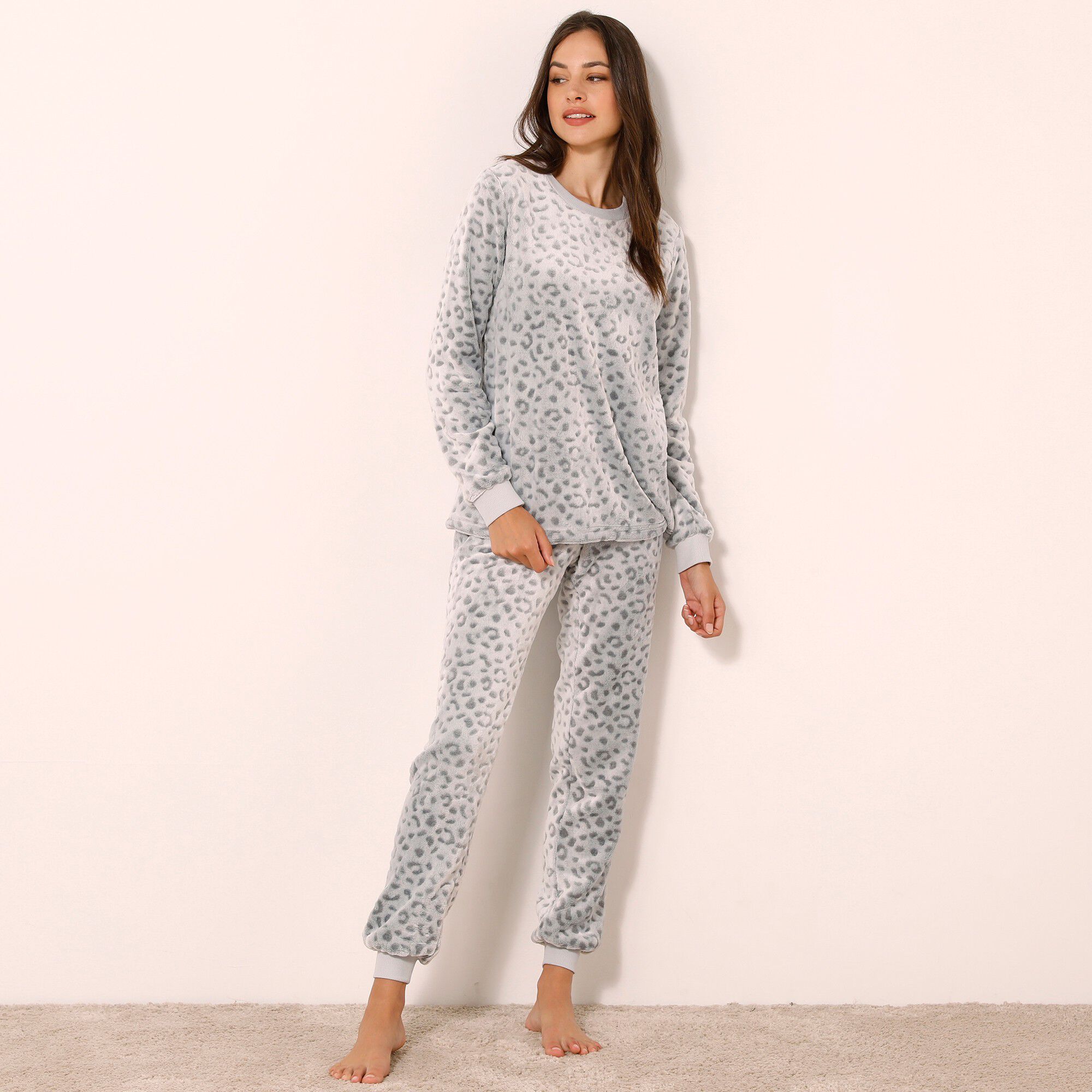 Pyjama manches longues maille polaire, jacquard léopard
