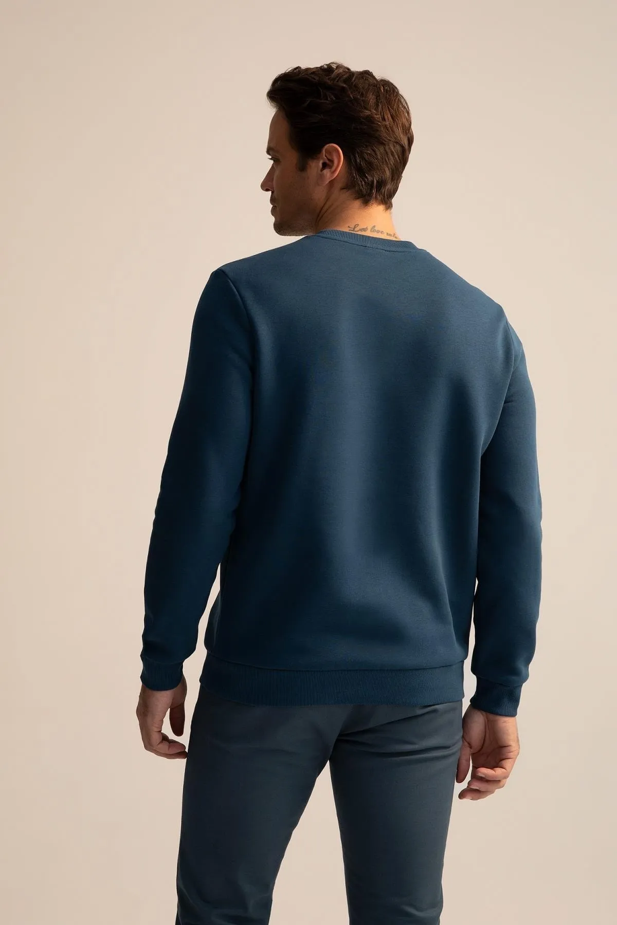 DeFacto  Basic-Sweatshirt aus Baumwolle mit normaler Passform und Rundhalsausschnitt