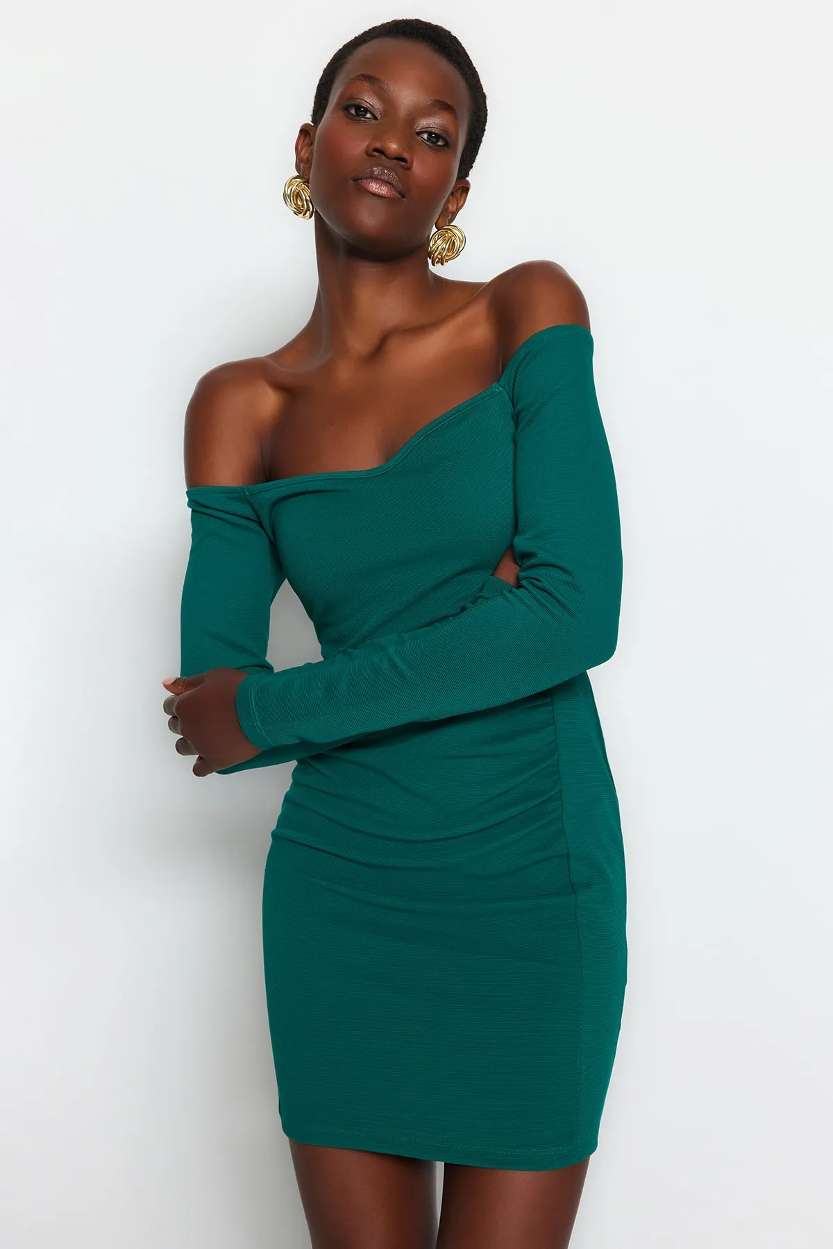 Trendyol Collection  Smaragdgrünes, osmanisches Raffungskleid mit detailliertem, tailliertem, flexiblem Strickkleid mit Minischlitz TWOAW24EL00226