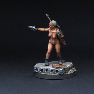 Silvia naked (28 mm)