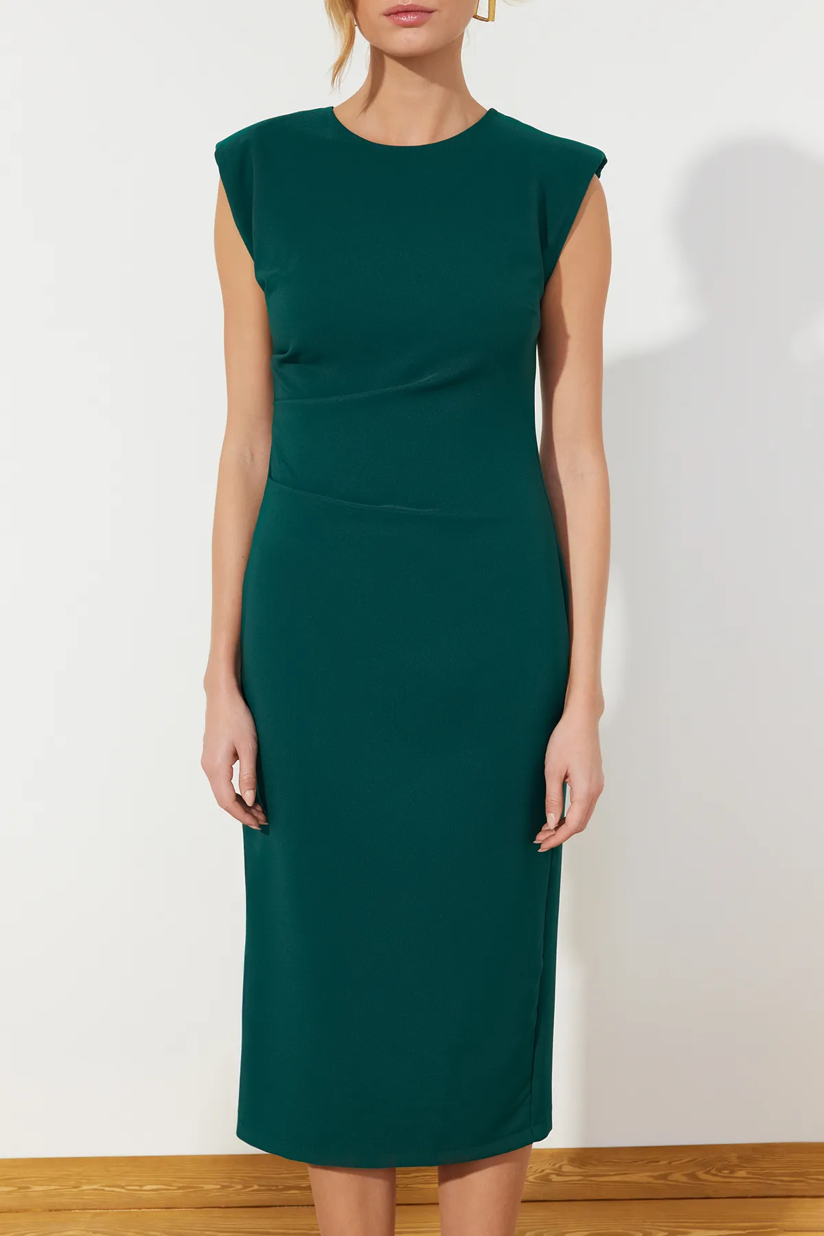 Trendyol Collection  Grünes, tailliertes, gewebtes Midikleid TWOSS24EL00214