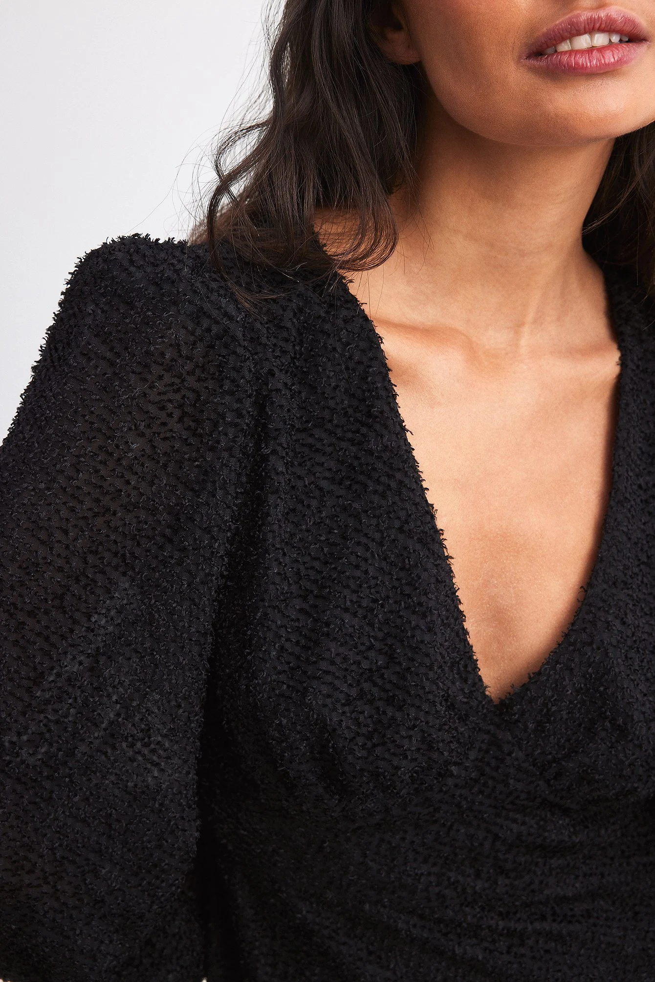 Strukturiertes Minikleid mit Rüschen