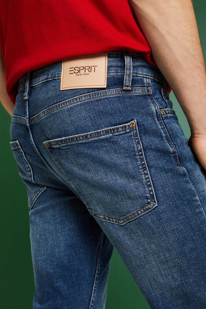 Jeans mit schmaler Passform und mittelhohem Bund