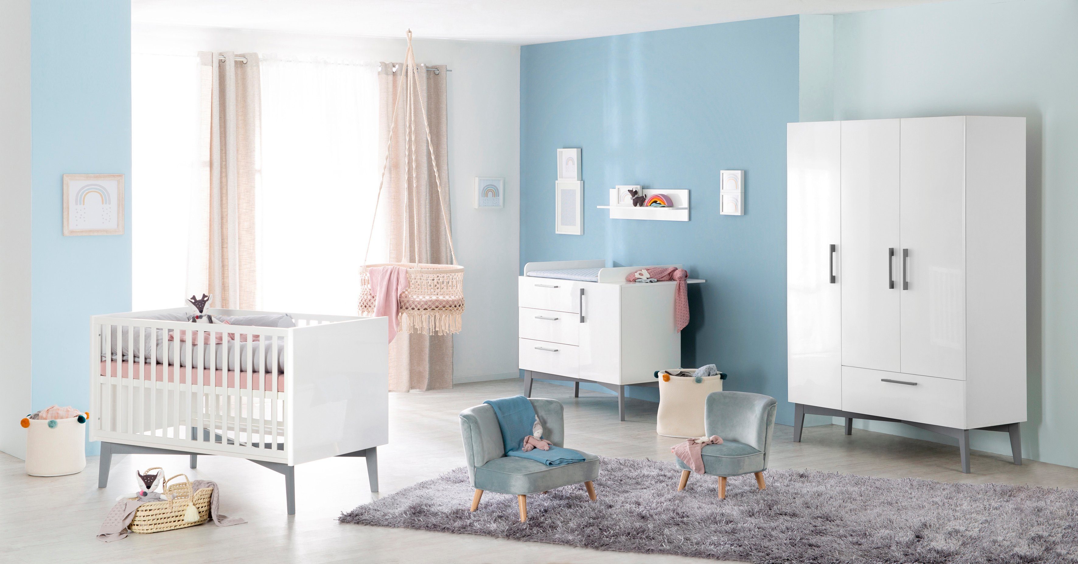 roba® Babyzimmer-Komplettset Mika, (Set, 3-St., Kombi-Kinderbett, Kleiderschrank, Wickelkommode), mit grauen Füßen im Retro Look