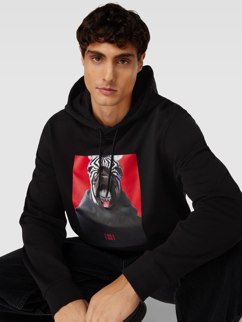 Hoodie mit Motiv-Print Modell 'Debras' in schwarz