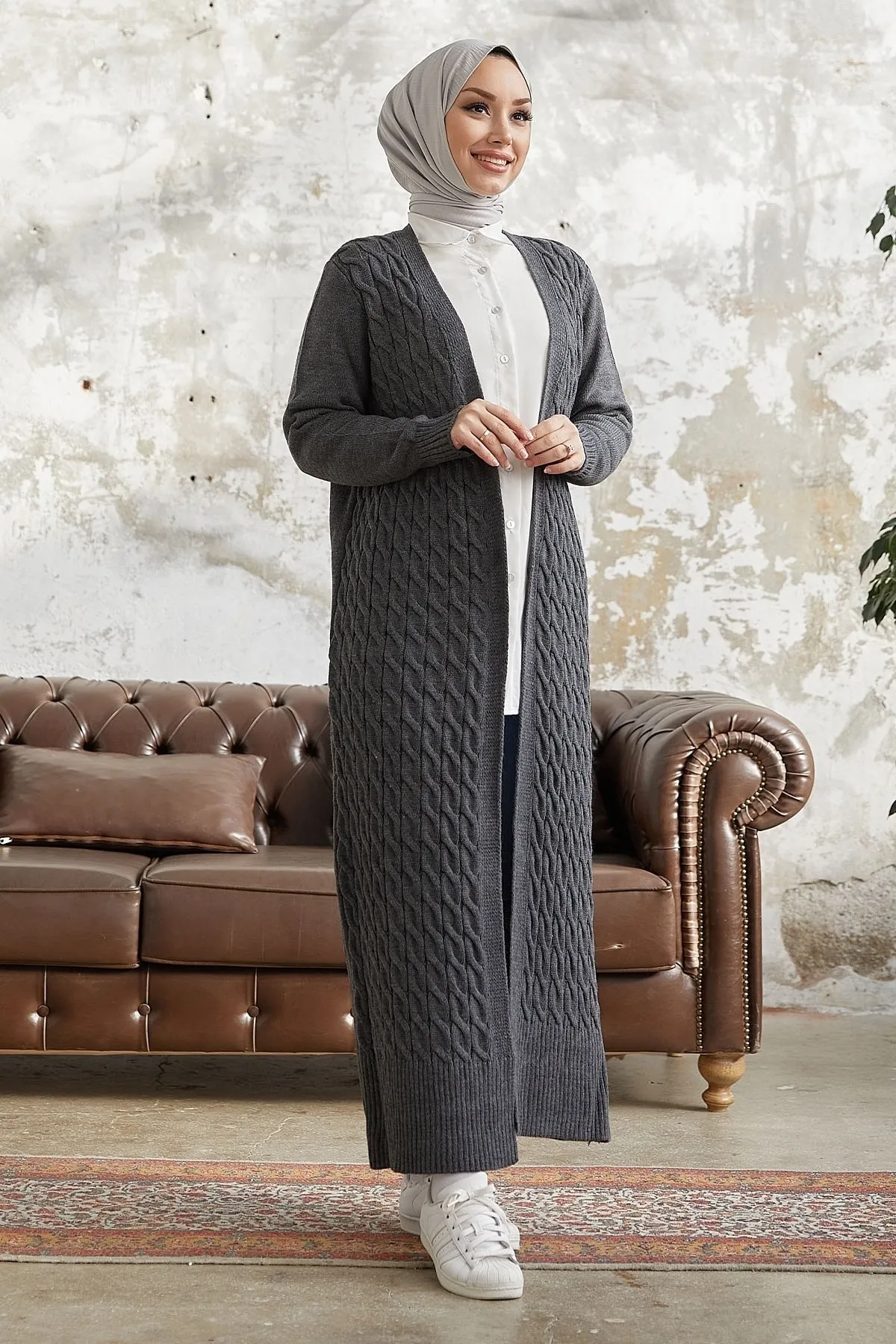InStyle  Lange Strickjacke mit Jolie-Knit-Muster – Anthrazit