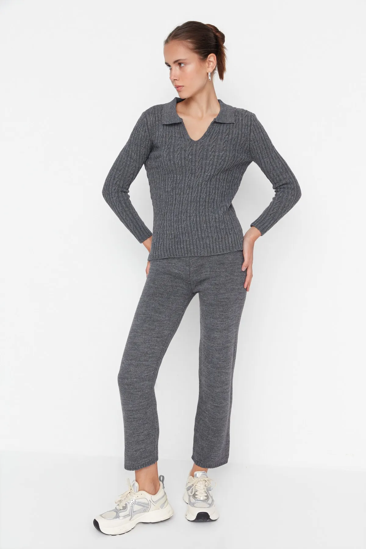 Trendyol Collection  Anthrazitfarbenes Strickoberteil und -unterteil mit Zopfmuster TWOAW23AU00024