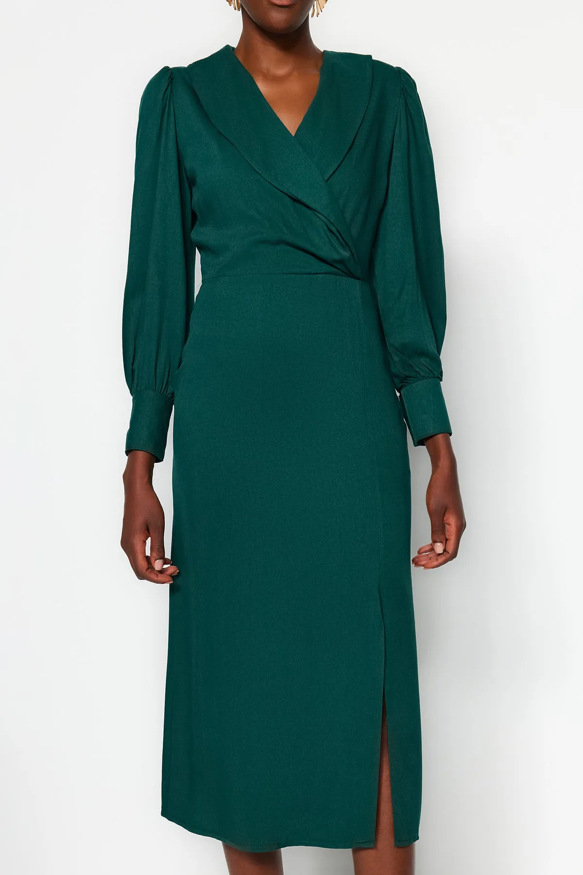 Trendyol Collection  Smaragdgrünes Midi-Kleid mit zweireihigem Kragen und Schlitz und detailliertem Webmuster TWOAW21EL0230
