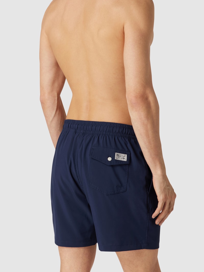 Badehose mit kontrastiven Details in marineblau