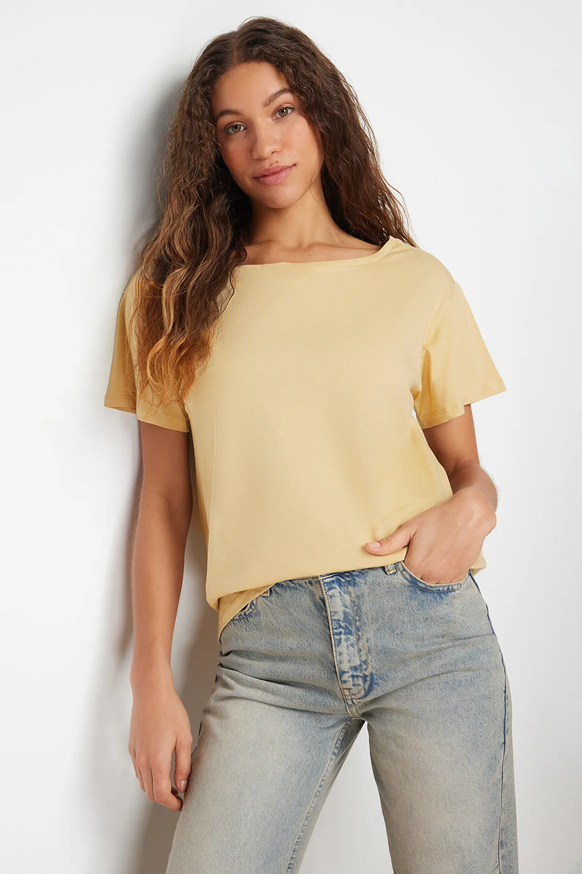 Trendyol Collection  Dunkelbeige 100% Baumwolle Oversize/Weit geschnittenes Strick-T-Shirt mit U-Boot-Ausschnitt TWOSS20TS0140