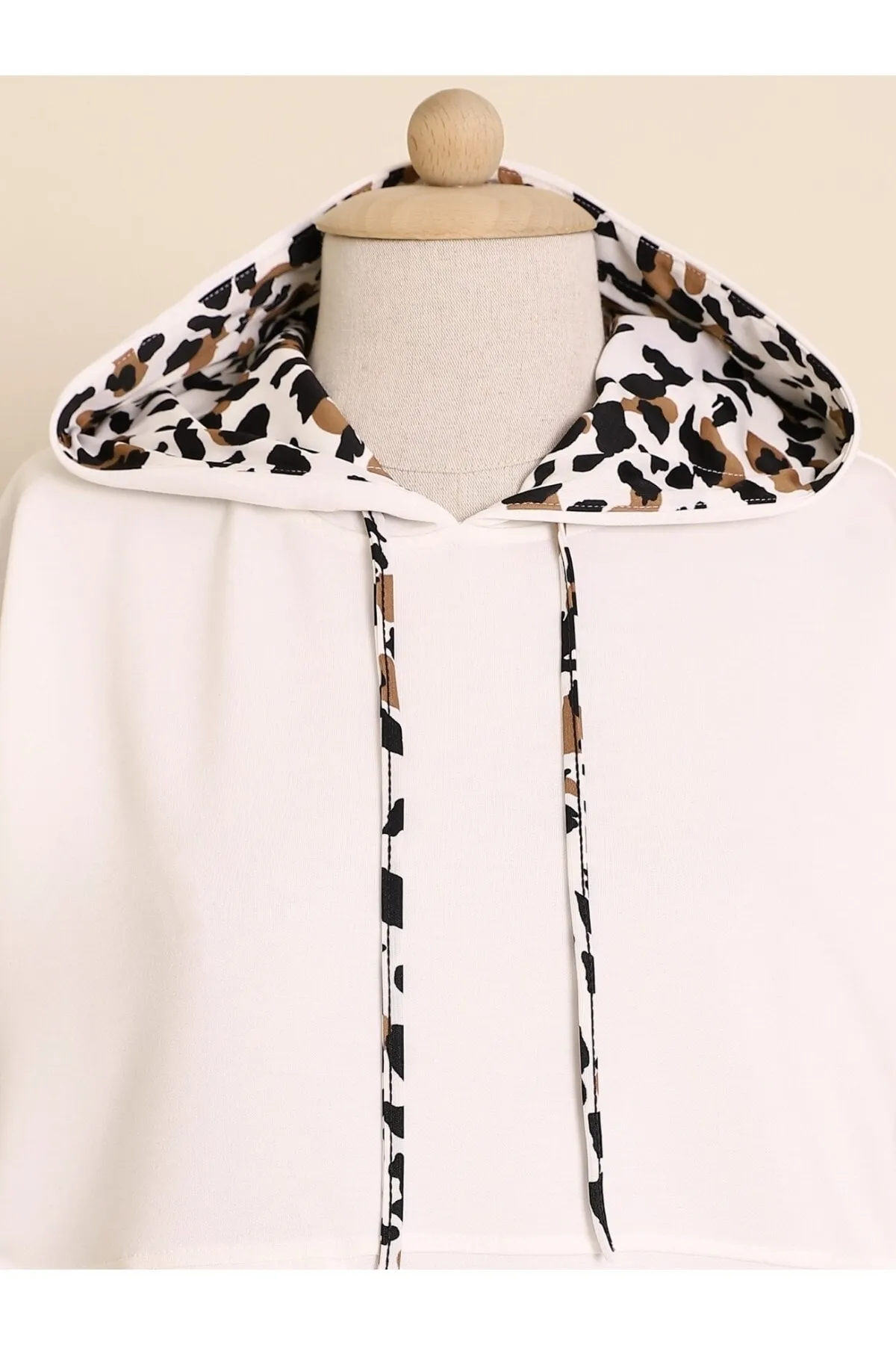 Modamorfo  Kapuzenset mit Leopardengarnitur