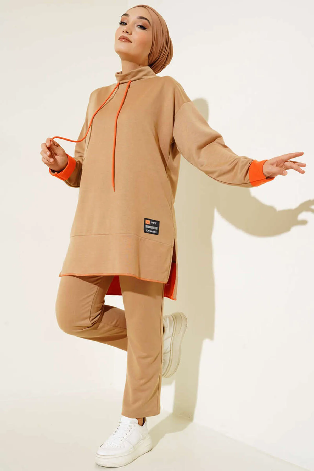 VOLT CLOTHİNG  Damen-Doppelanzug mit Barcode-Emblem