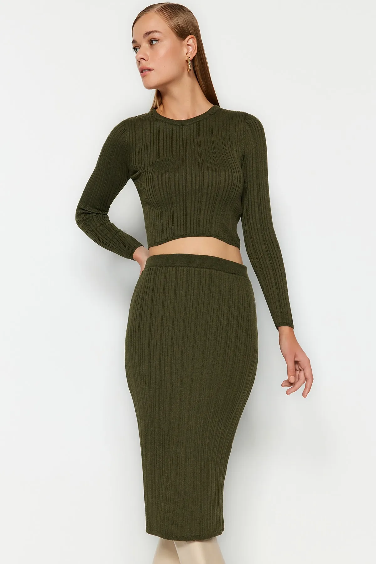 Trendyol Collection  Khakifarbenes, kurzes Strickoberteil und -unterteil-Set TWOAW24AU00003