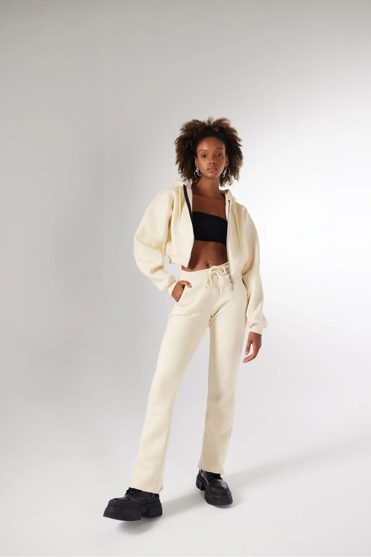 HOLLY LOLLY  Damen-Jogginghose in Beige mit hoher Taille und geradem Schnitt in Roségold