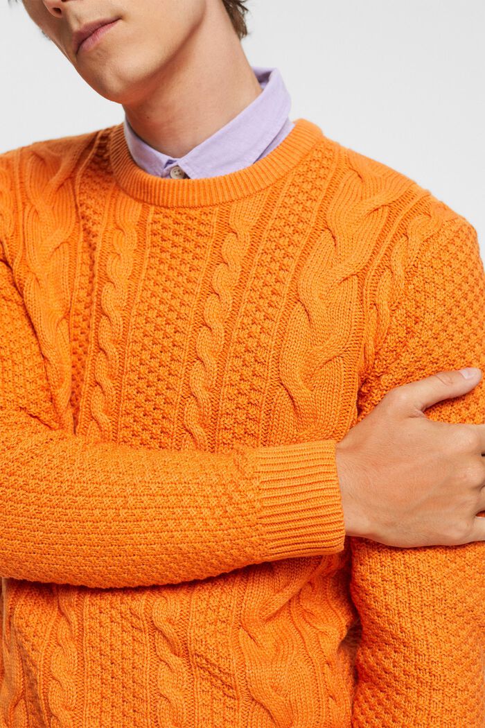 Pullover mit Zopf-Muster