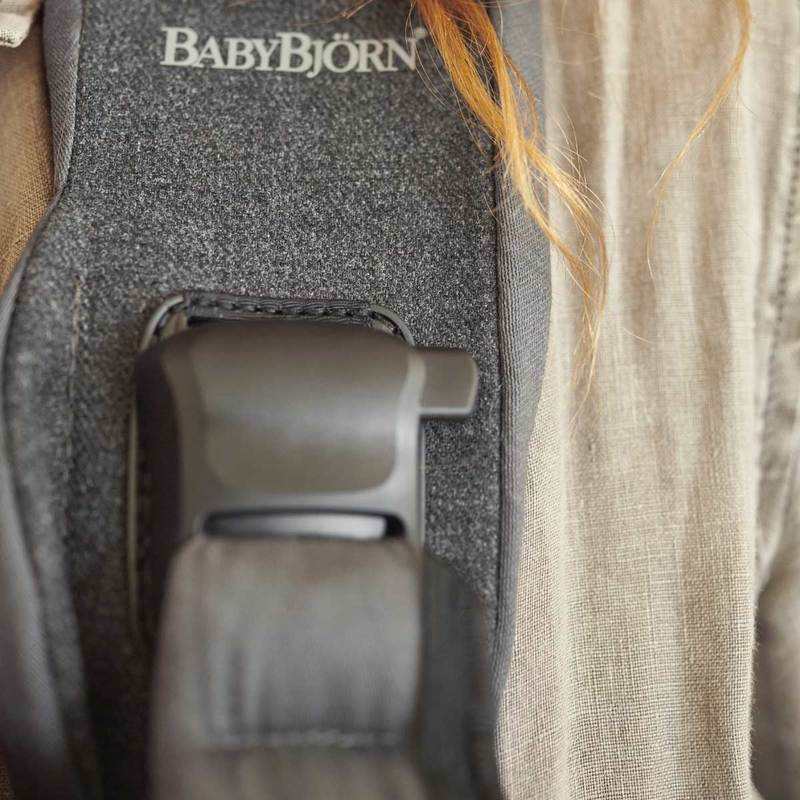 Porte-bébé One gris anthracite coton BabyBjörn