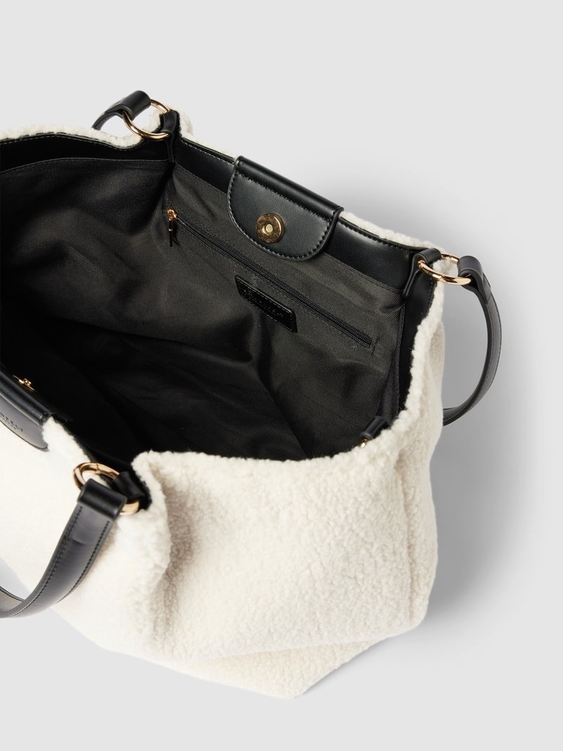 Shopper mit Teddyfell Modell 'JUTIS' in ecru