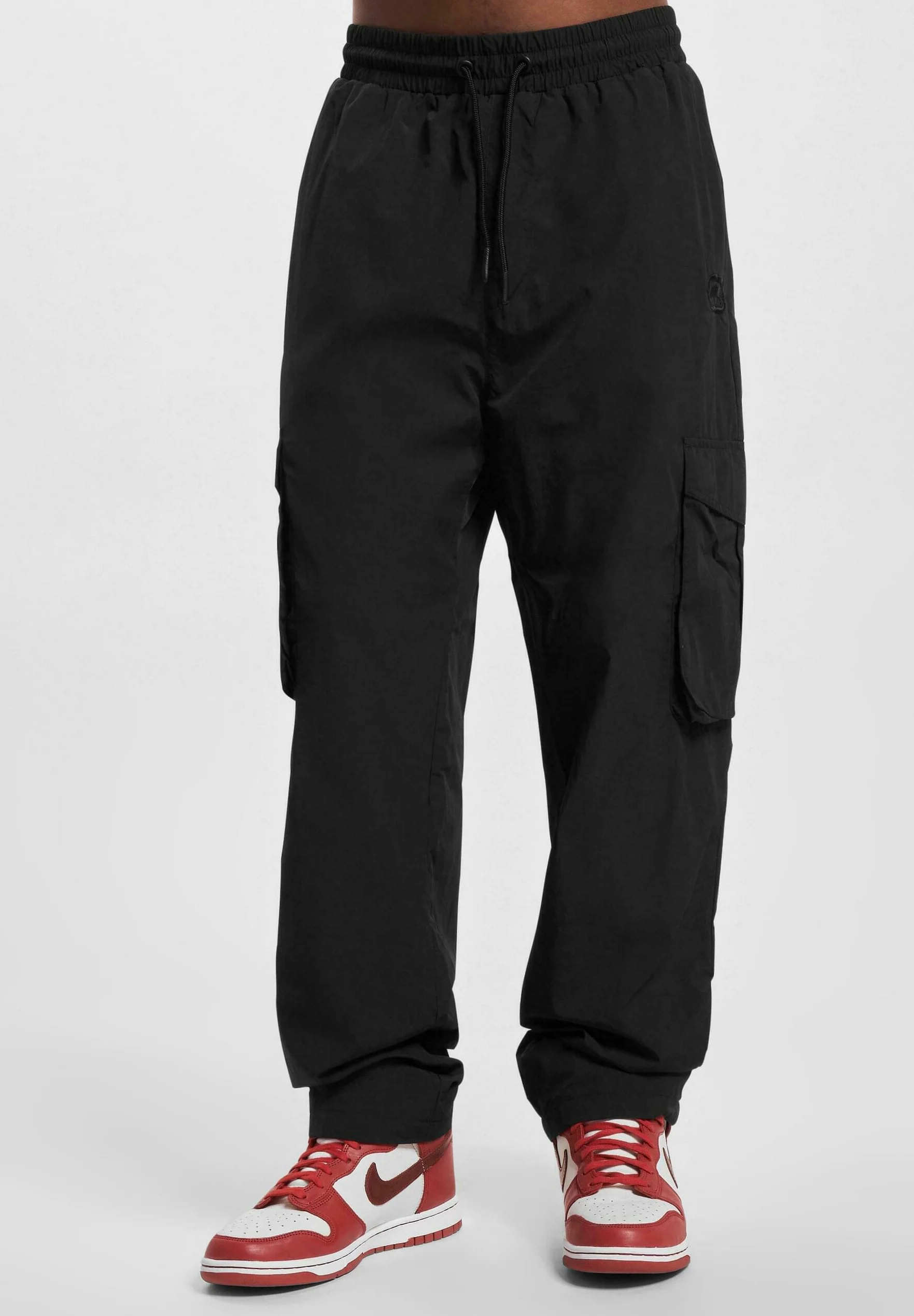 Pantalones cargo ecko unltd.