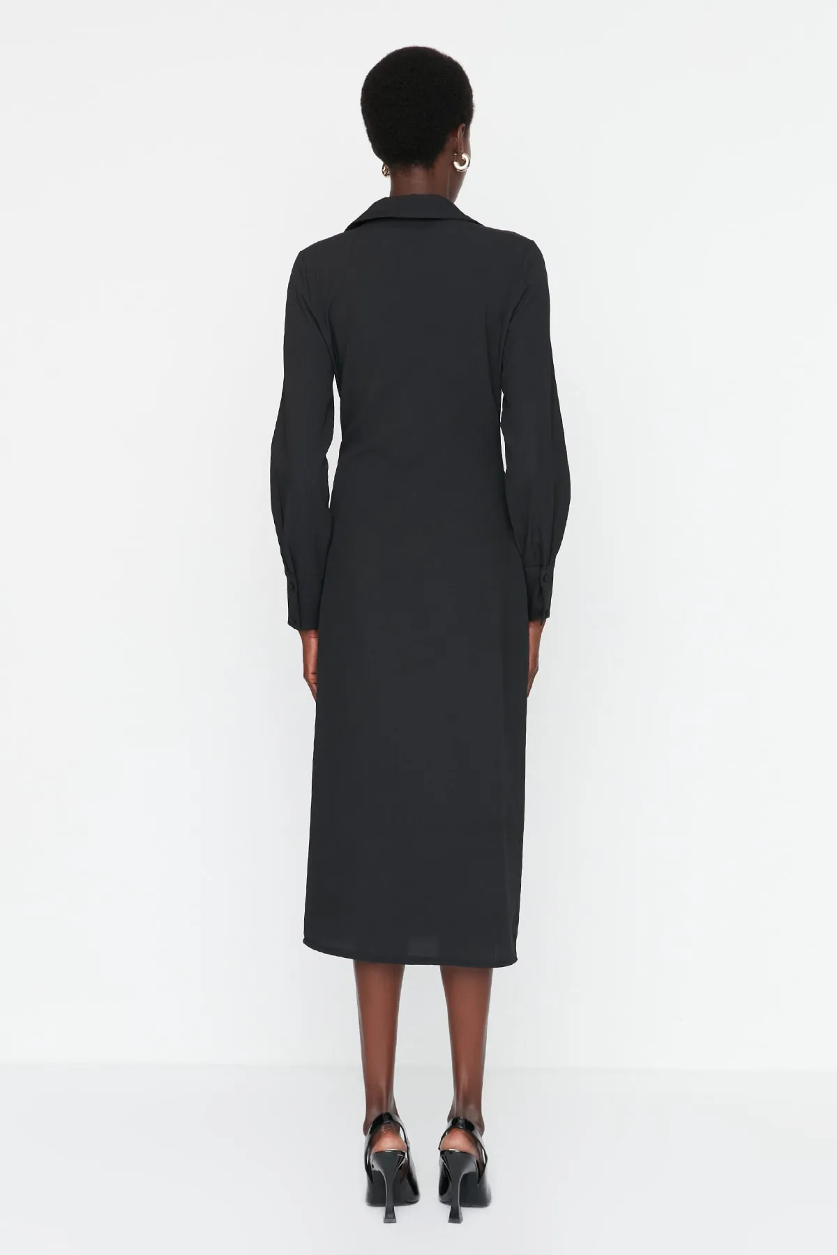 Trendyol Collection  Schwarzes, gewebtes Midi-Kleid mit Kordelzug und detailliertem Webmuster TWOAW22EL1343