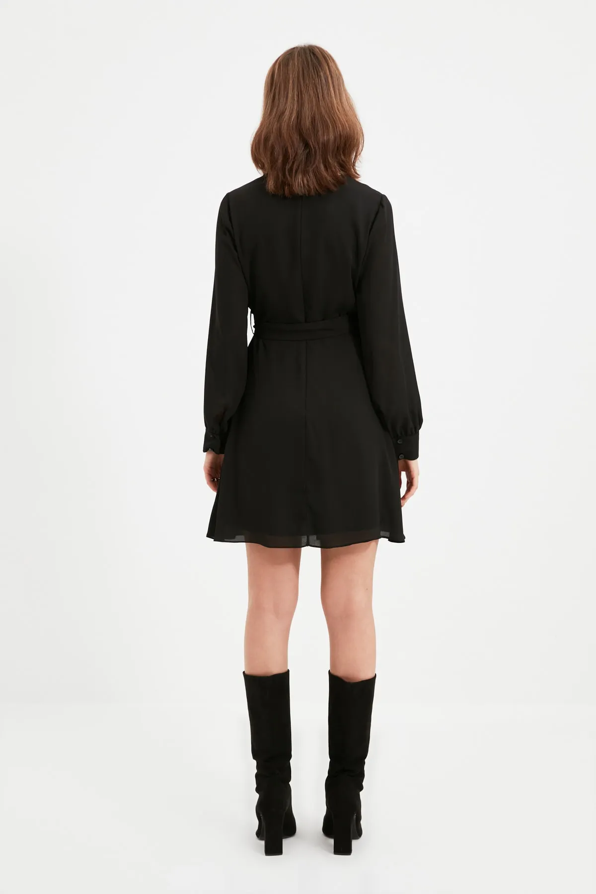 Trendyol Collection  Schwarzes Mini-Webkleid in A-Linie mit V-Ausschnitt TWOAW22EL0691