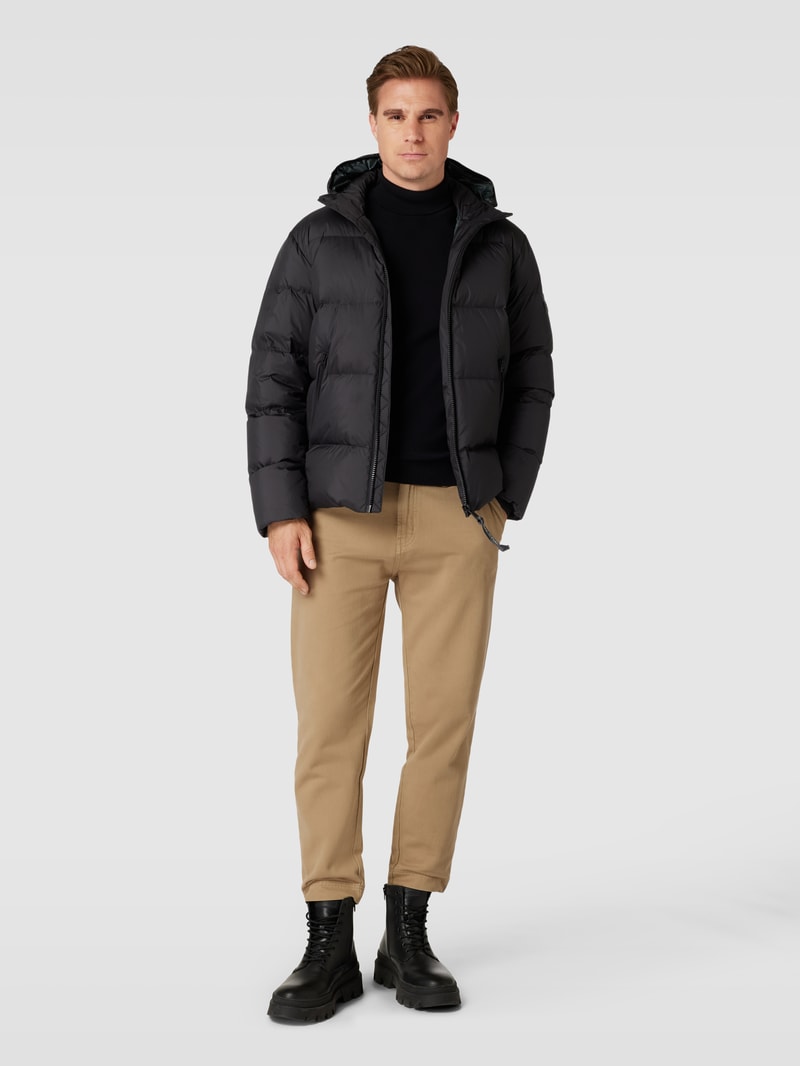Daunenjacke in Stepp-Optik mit Label-Detail in schwarz