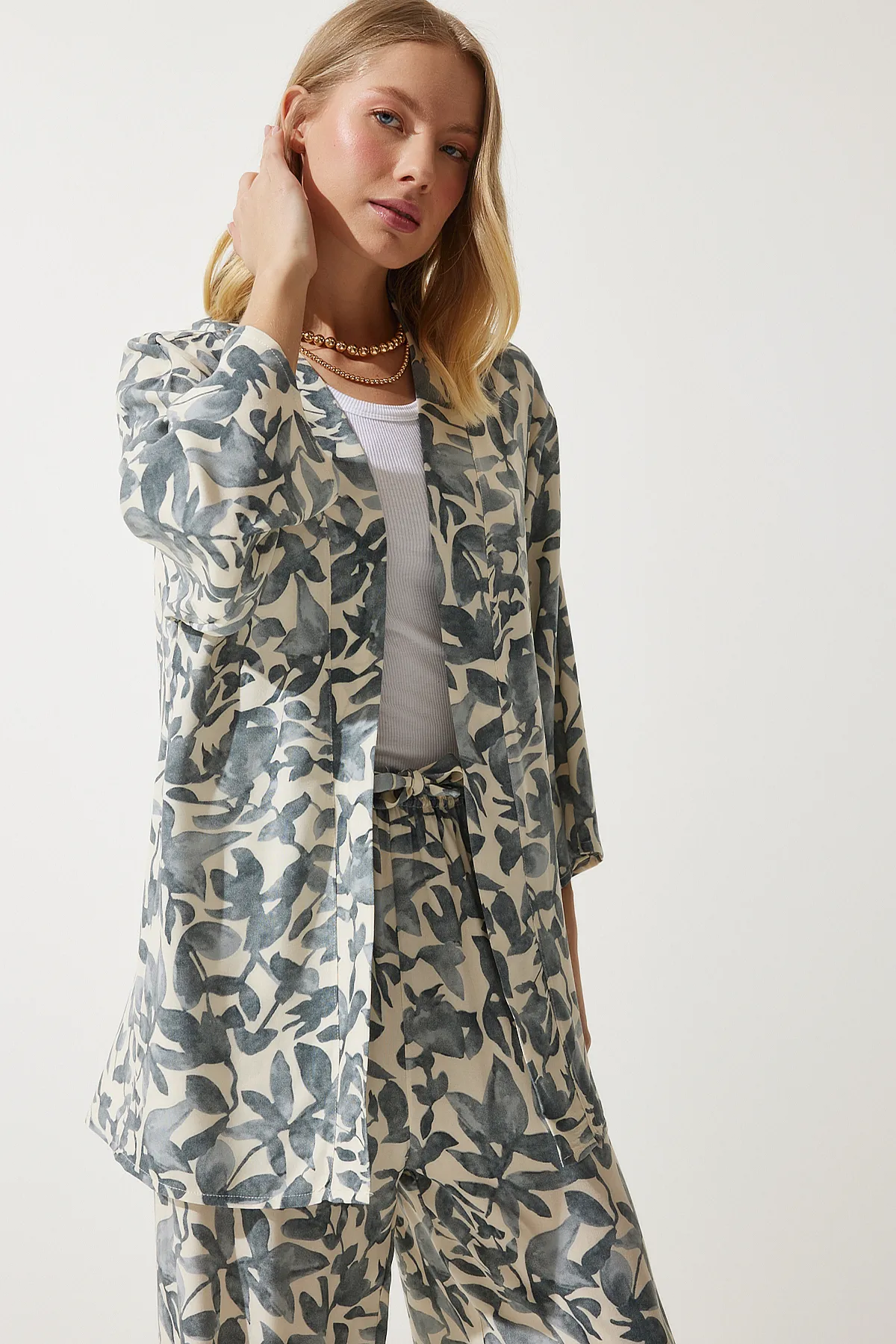 Happiness İstanbul  Knochengrau gemustertes Kimono-Palazzo-Hosen-Set für Damen EN00614
