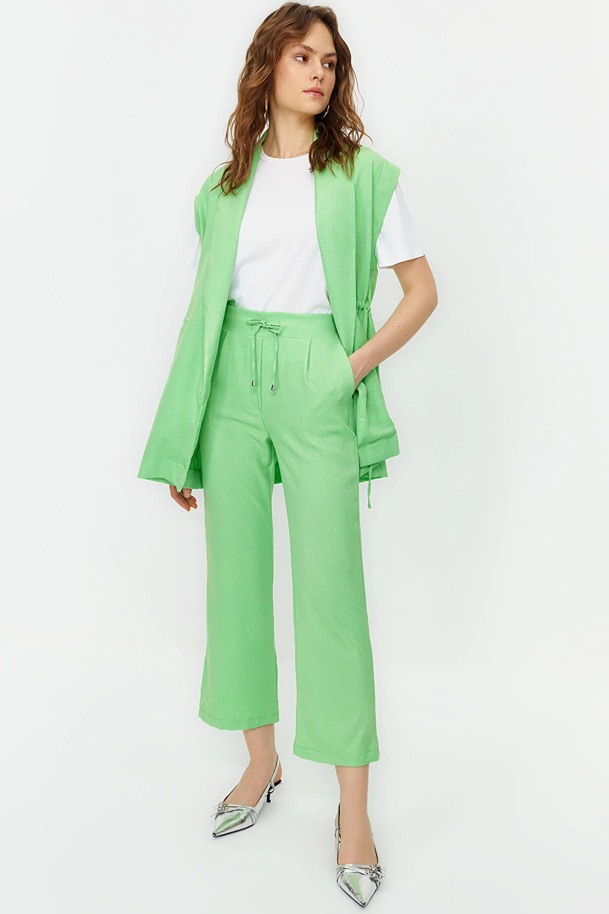 Trendyol Modest  Grüner Kimono-Hosen-Webanzug in Leinenoptik mit interner Krawatte TCTSS23US00061