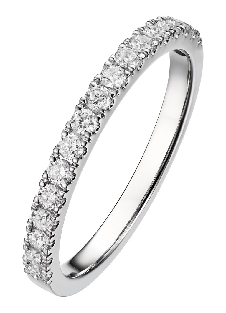 Inel cu vârf de diamant din aur alb cu un diamant de 0,26 ct, perfect pentru o nuntă.
